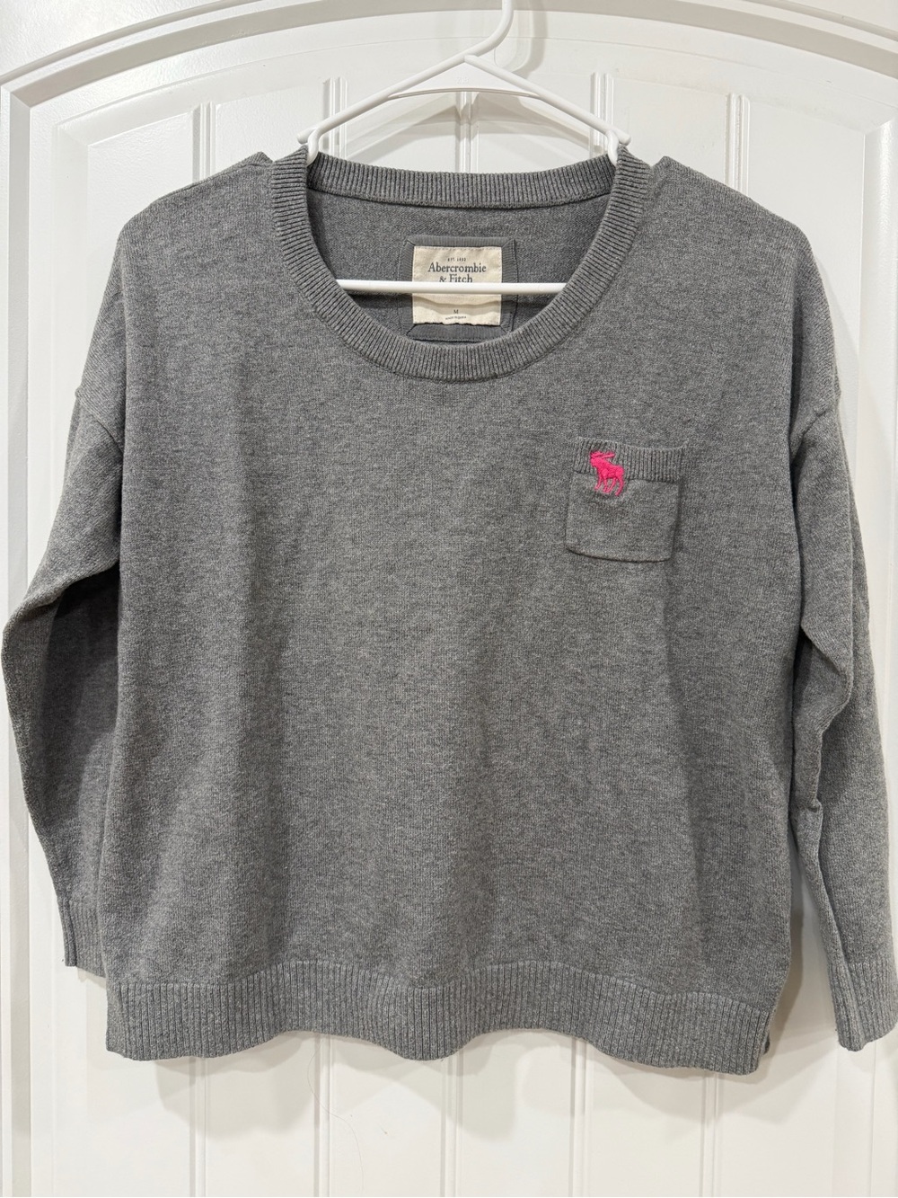 EUC Y2K Abercrombie & Fitch Gray Pink Moose Logo Pocket Sweater M